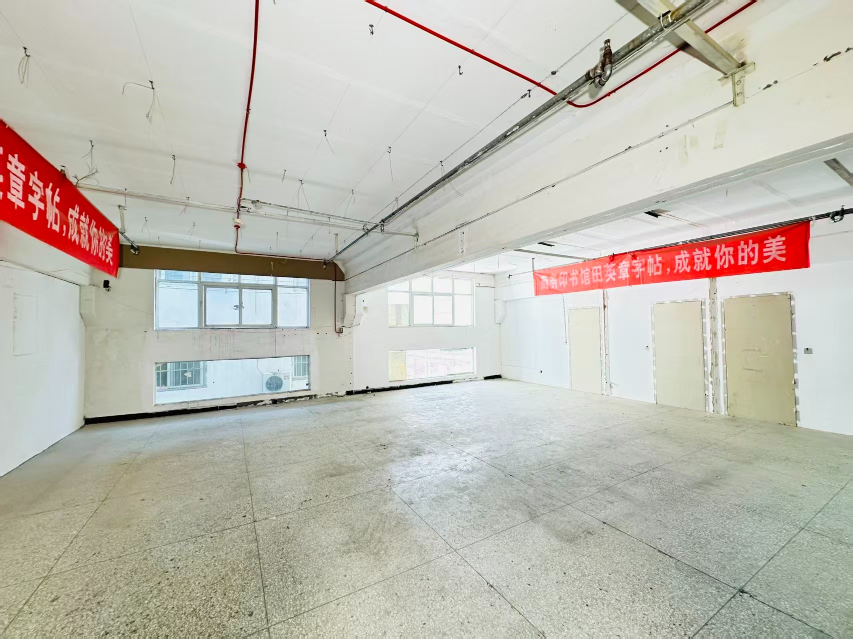 联东U谷瀍河科技创新谷重点吸引人工智能应用、数字经济、电商直播、智能制造服务、软件开发、科技创新企业及创业团队入驻